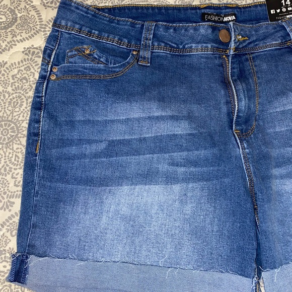 Fashion Nova Cuffed Shorts - Picture 4 of 9